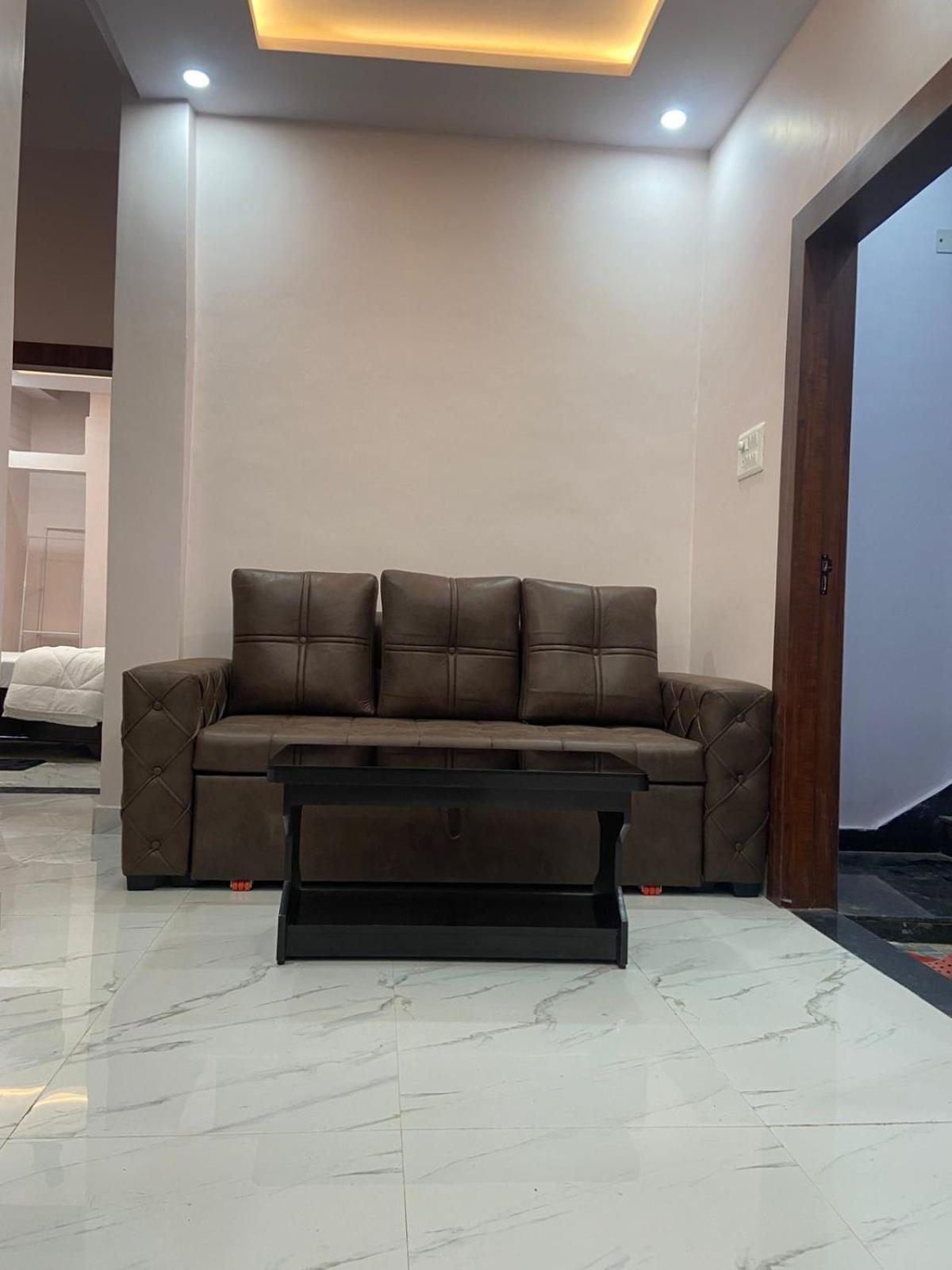 Nirmal Niwas Hotel - Varanasi — Photos 2